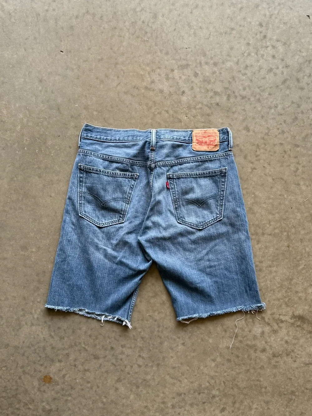 Levi’s 569 Jean Shorts Mens 34 Blue Light Wash Denim Cut Off Fringe Raw Edge